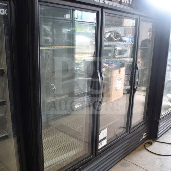 2019 True GDM-72-HC 3 Door Commercial Reach-In Cooler Merchandiser, 115V, 1 Phase, Tested and Working, Glass Doors.