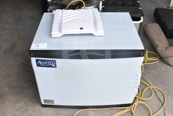 Brand new Avantco 194MCH430A commercial ice machine, 400 lb capacity, 115V, with minor scratches. Model marked on unit.