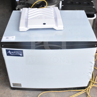 Brand new Avantco 194MCH430A commercial ice machine, 400 lb capacity, 115V, with minor scratches. Model marked on unit.