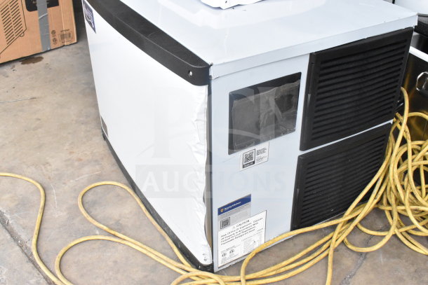 Brand new Avantco 194MCH430A commercial ice machine, 400 lb capacity, scratch and dent condition, with visible labels.