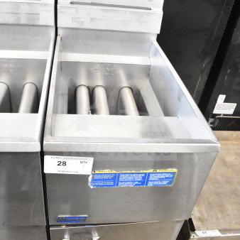 2016 Pitco Frialator 35C commercial deep fat fryer, natural gas, 90,000 BTU. Used condition, visible model label, steel exterior.