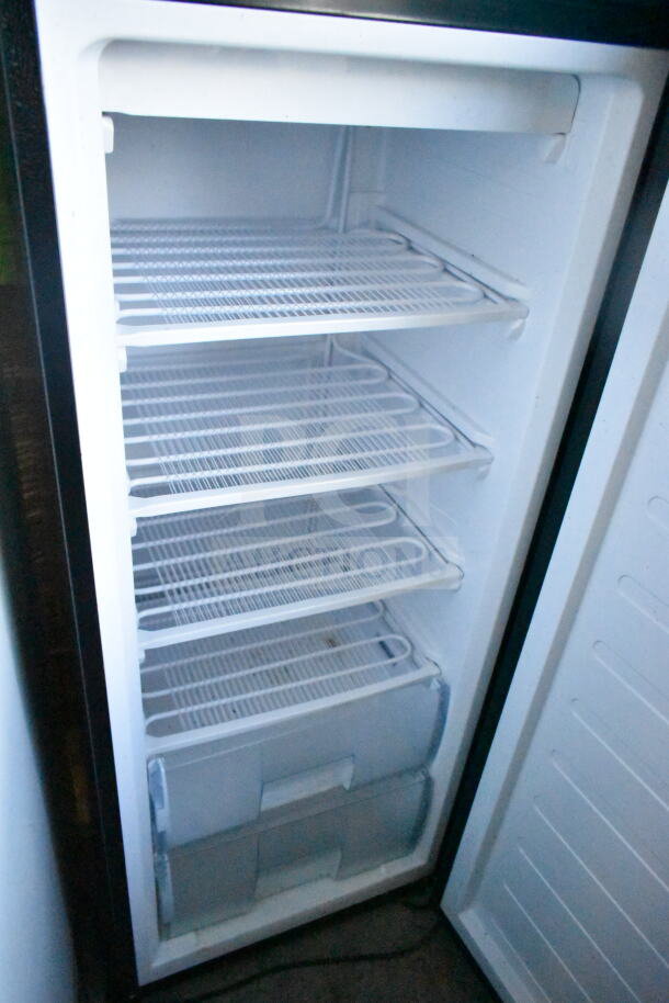 Frigidaire FGFRF1008 single door reach-in convertible cooler freezer, 115V, 1 phase, wire shelves, good condition.