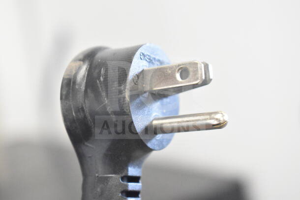 Close-up of a power plug for the 2021 True TSCI-600R-G-PH Commercial Cooler, 115V, 1 Phase.