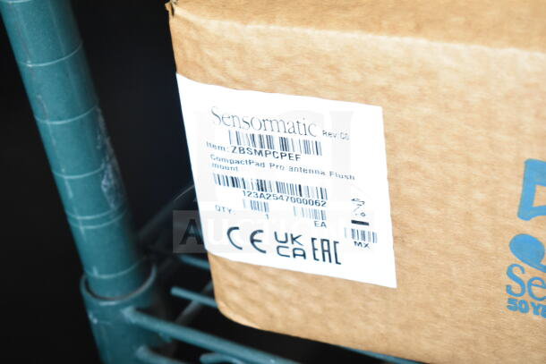 Sensormatic ZBSMPCPEF CompactPad Pro Antenna box label; includes item code and certifications.