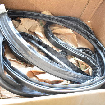 Brand new True 948165 door gasket for T-43, shown in a box. Slight scratches and dents visible.