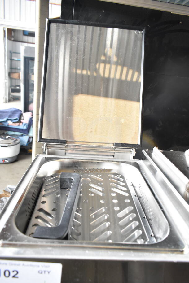 Brand new Avantco 177QS1800SS stainless steel countertop tortilla steamer. Scratch and dent condition, 120V, 1 phase.