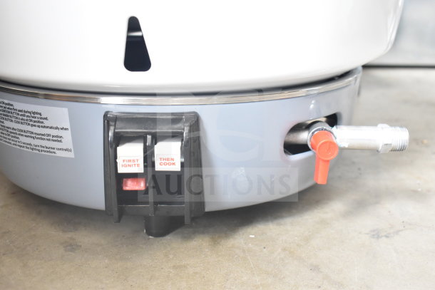 BRAND NEW Avantco 177GRC110LP propane rice cooker, scratch and dent, 110 cup capacity, 25,000 BTU, ignition controls visible.