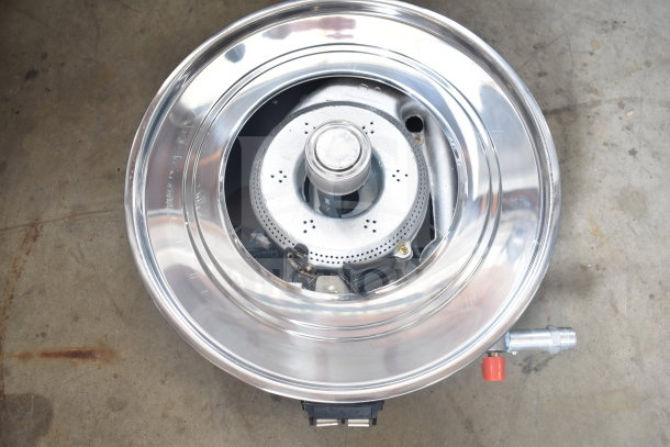 Brand new Avantco 177GRC110LP 110 Cup gas rice cooker, stainless steel, 25,000 BTU, slight scratch, propane type.