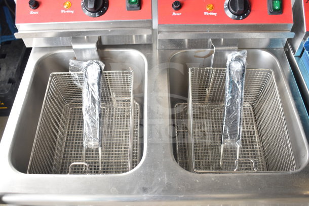 Brand new Avantco 177F202 30 lb. dual tank electric countertop fryer. Scratch and dent condition. 208-240V, 1 Phase.