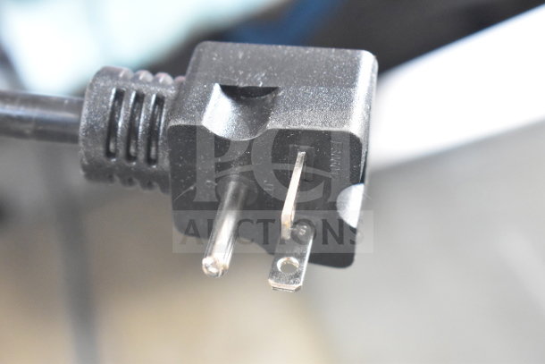 Close-up of the power plug for the Avantco 177F202 30 lb. dual tank electric countertop fryer.