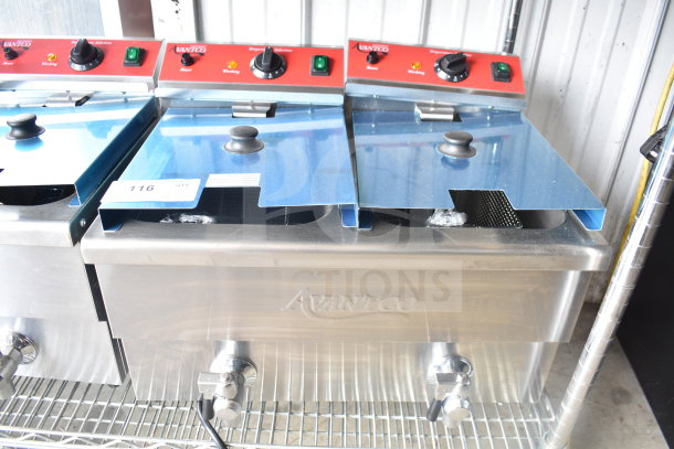 BRAND NEW Avantco 177F202 dual tank electric fryer, 30 lb. capacity, with light scratches. 208-240 Volts, 1 Phase.