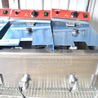 BRAND NEW Avantco 177F202 dual tank electric fryer, 30 lb. capacity, with light scratches. 208-240 Volts, 1 Phase.