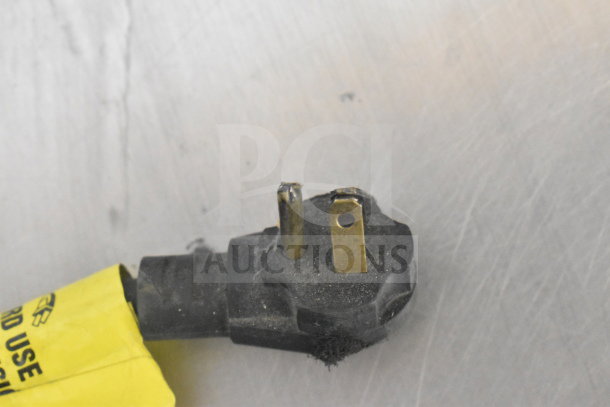 Broken plug of Imbera EVC04 Commercial Mini Cooler Merchandiser, 115 Volts, 1 Phase.
