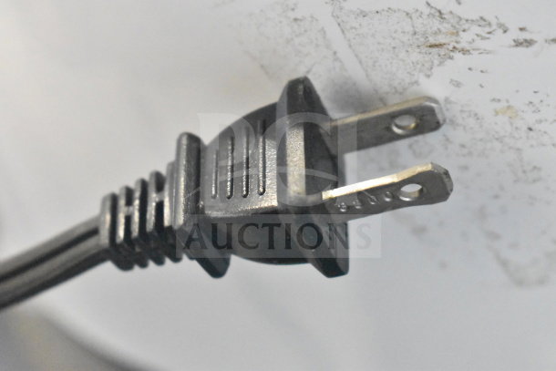 Welbilt RS10M 10 Quart Roaster Oven plug detail, 120 volts, 1 phase, in used condition, showing power connection.