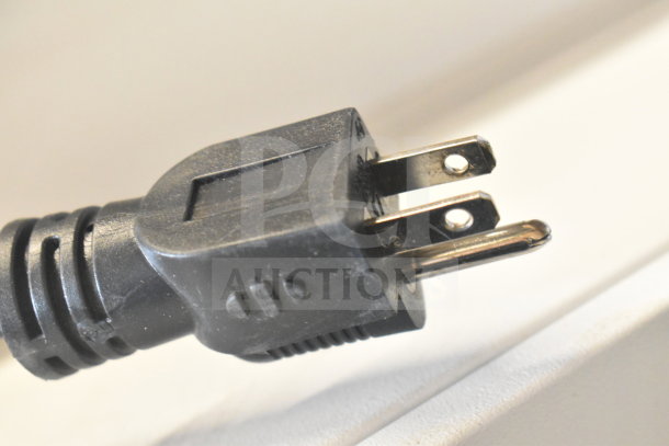 Close-up of a power plug for Johnson Controls Isoclean CM Commercial Air Filter, 120 volts, 1 phase.