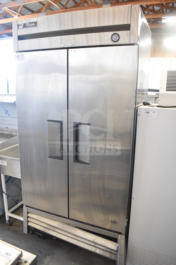 2017 True T-35 Commercial 2 Door Reach-In Cooler, stainless steel, 115V, 1 Phase, visible True brand label, good condition.