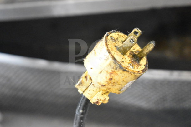 2022 Nieco FH94G Propane BroilVection Burger Grill plug showing signs of wear. 80,000-106,000 BTU output.