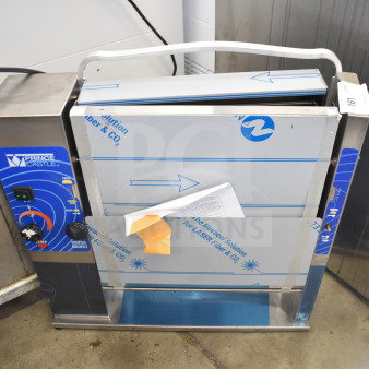 BRAND NEW SCRATCH AND DENT! Prince Castle 297 T9 Commercial Countertop Slim Line Bun toaster. 115 Volts, 1 Phase.