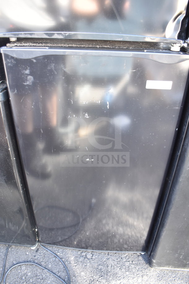 Five mini coolers including Igloo and MainStays, 120 volts, 1 phase, showing wear. Auction includes 5 units per bid.