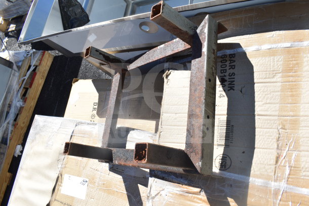 Five new scratch and dent items including Regency underbar sink 600B11014. Box labeling visible.