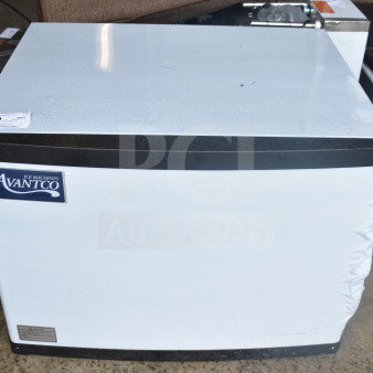 BRAND NEW SCRATCH AND DENT! 2026 Avantco 194MCH430A Commercial Modular Half Cube Ice Machine - 400 lb. 115 Volts, 1 Phase.