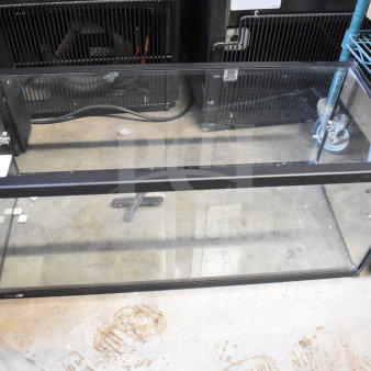 BRAND NEW SCRATCH AND DENT! KoolMore KM-DC-3CSBK 33 in. 2 Tiered Pastry Display Case With Shelf and Sliding Door, 3.2 cu. ft. Capacity. See Pictures for Broken Back Doors.