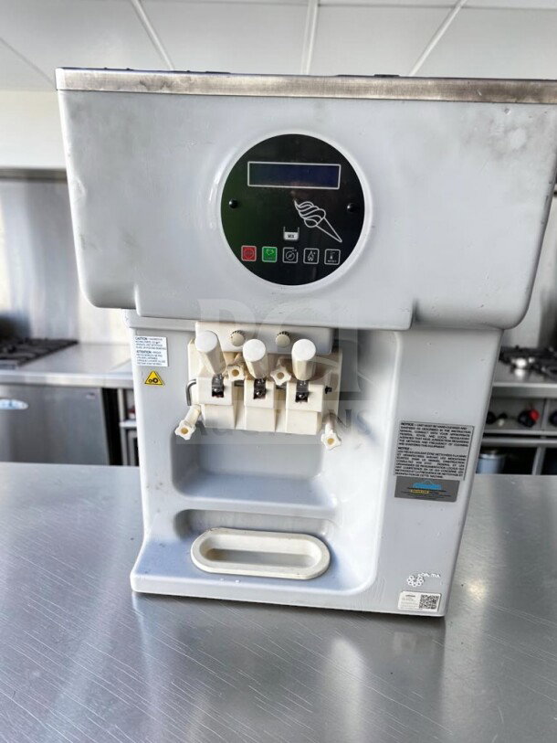 Carpigiani 193 SP/USA P commercial soft serve machine, 2 flavor + twist, top-tier condition, 208-230V, UL/NSF listed.