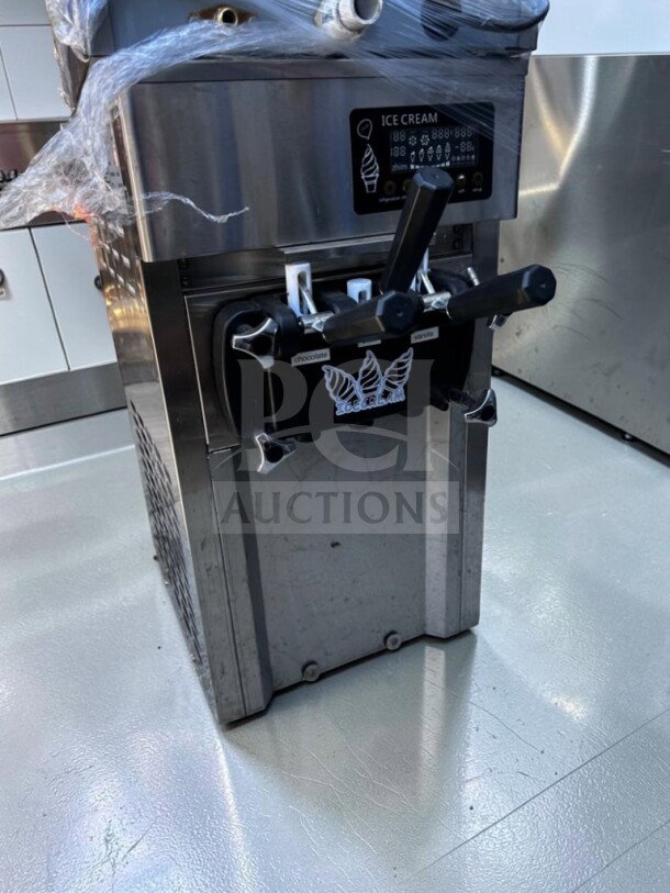 VEVOR ZM-A168 commercial soft serve ice cream machine, like-new, 2+1 flavor, 5 Gal/H, 110V, 1200W, fully tested.