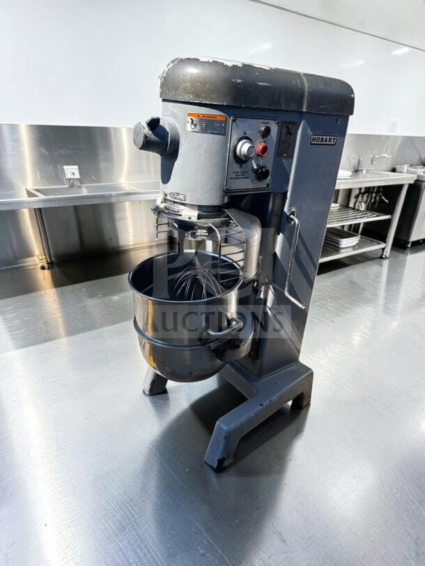 Hobart D340 Automix 40 Qt mixer, superb condition, with stainless steel bowl and hook, 1.5 HP, 208V, 3-phase, UL/NSF listed.