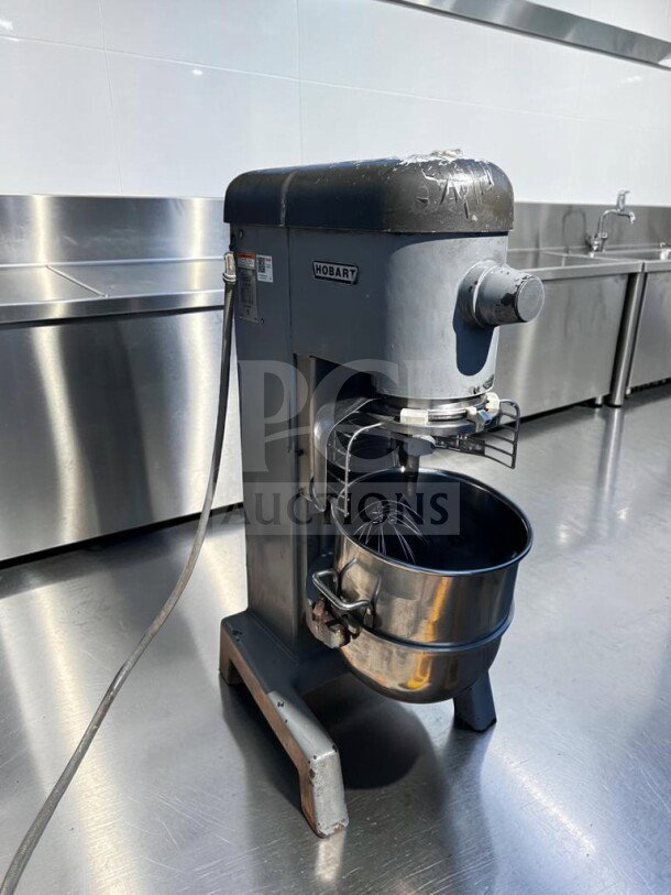 Hobart D340 Automix 40 Qt mixer with stainless steel bowl and hook, superb condition, 1.5 HP, 208V, 3 phase, UL/NSF listed.