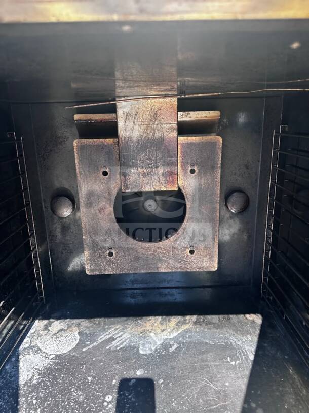 Royal Range RCOS-1 convection oven interior, natural gas, clean condition, fully tested, 70,000 BTU, 120V, UL/NSF certified.