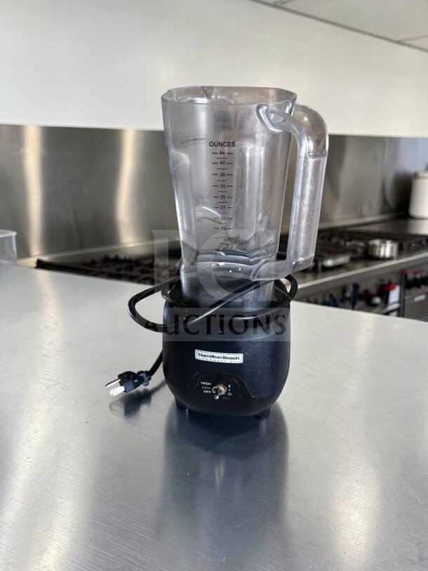 Hamilton Beach Commercial HBB908R 908 Bar Blender, 1 HP, 44 oz, black base, clear jar with measurement markings, excellent condition.