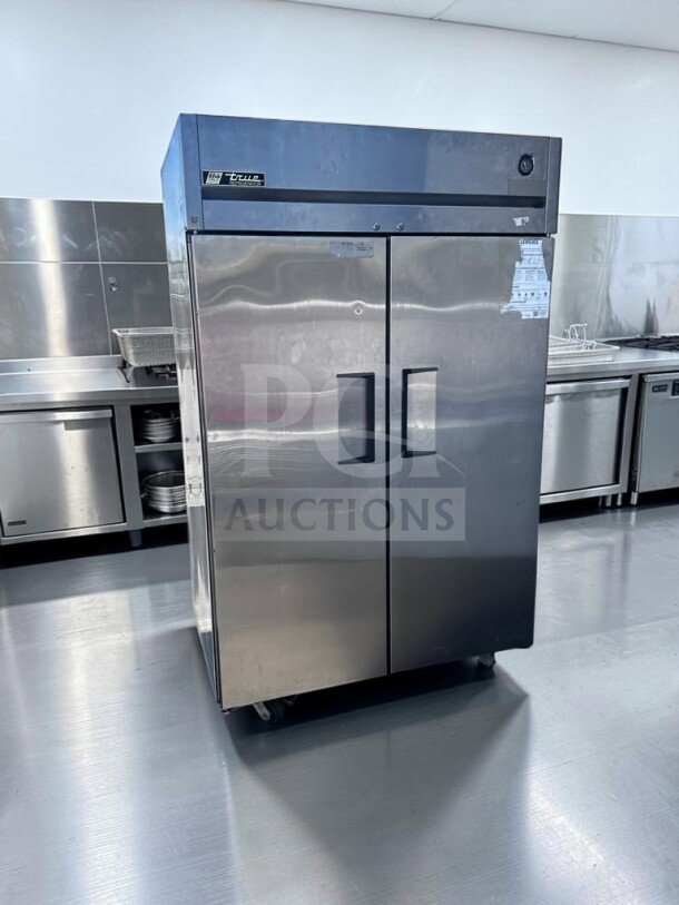 True TG2R-2S reach-in refrigerator, 56 cu. ft., solid doors, stainless steel, UL/NSF listed, excellent condition, 115V.
