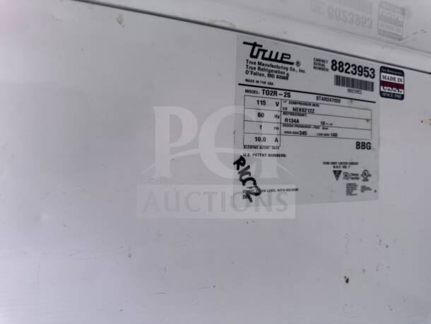 True TG2R-2S refrigerator label, indicating 115V, 60Hz, R134A refrigerant, and UL/NSF listing. Made in the USA.