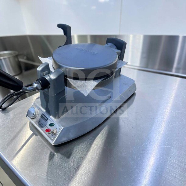 Waring WW180X Commercial Belgian Waffle Maker, single grid, 220V, heavy duty, excellent condition, metal body, tested.