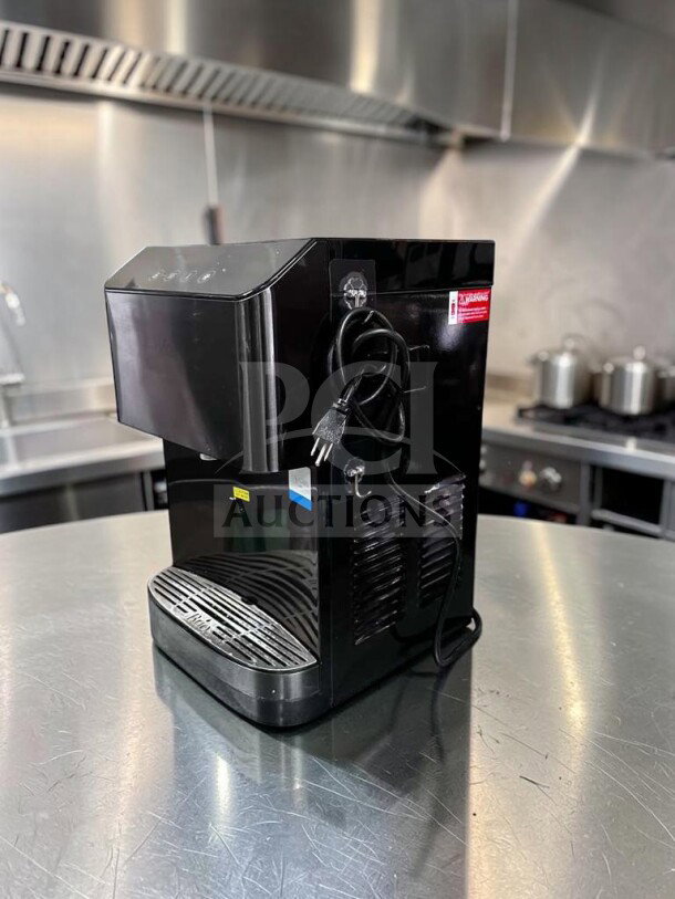 Black Brio Moderna CLCTPOU720UVF3B 3-stage bottleless countertop water cooler, outstanding condition, tested and operational.