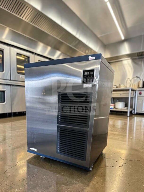 Blue Air BLMI-850A 30" commercial ice machine head, air-cooled, 900 lb/day capacity, superior condition, fully tested.