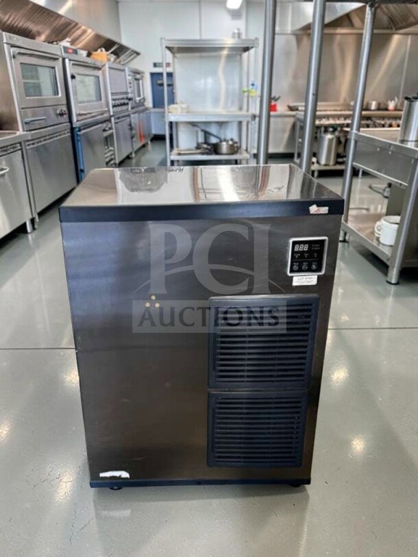 Blue Air BLMI-850A, 30-inch commercial ice machine head, air-cooled, 900 lb/day, superior condition, fully tested, operational.