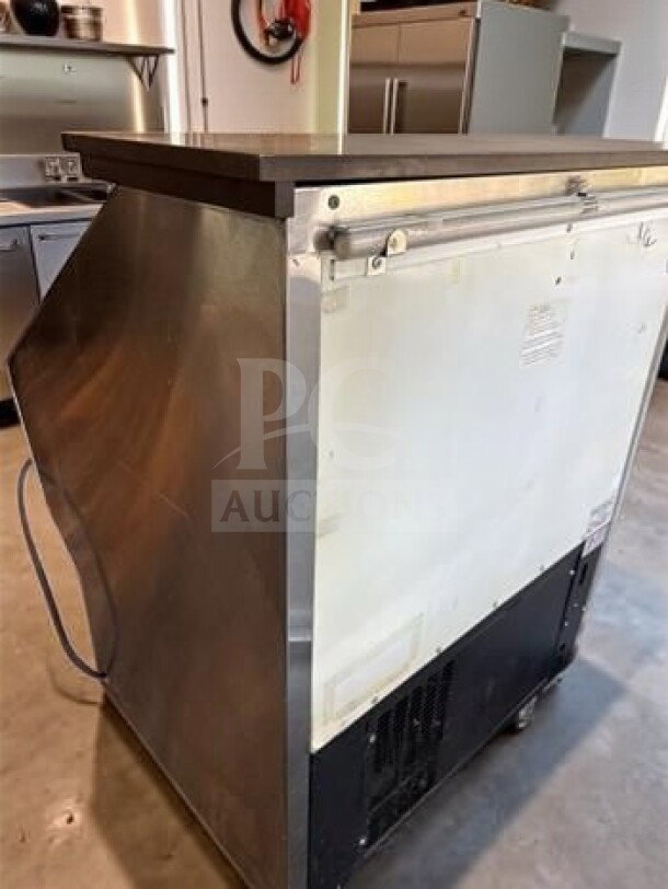 Federal Industries RSS3SC-2B refrigerated display case, stainless steel, excellent condition, 36" self-service. UL Listed.