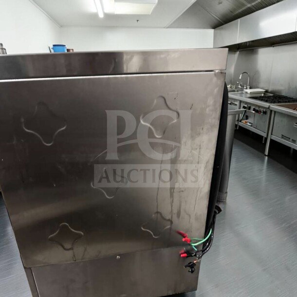 Perlick PKHT24 commercial glasswasher in stainless steel. High-temp door type, 24" wide, 30 racks/hour, flawless condition.