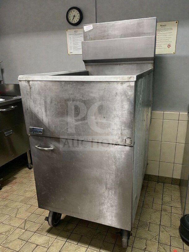 Dean Commercial Gas Fryer in exceptional condition, model DEN-L-FRY-0059, natural gas, fully tested, with front panel and wheels.