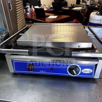 Globe GSG1410 Panini Grill, superior condition, smooth iron plates, 14"x10" surface, 120V, Globe logo, fully operational.