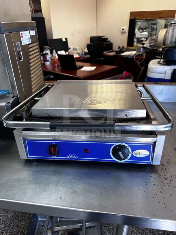 Globe GSG1410 Panini Grill, smooth iron plates, 14"x10" cooking surface, superior condition, 120V, fully tested, blue control panel.