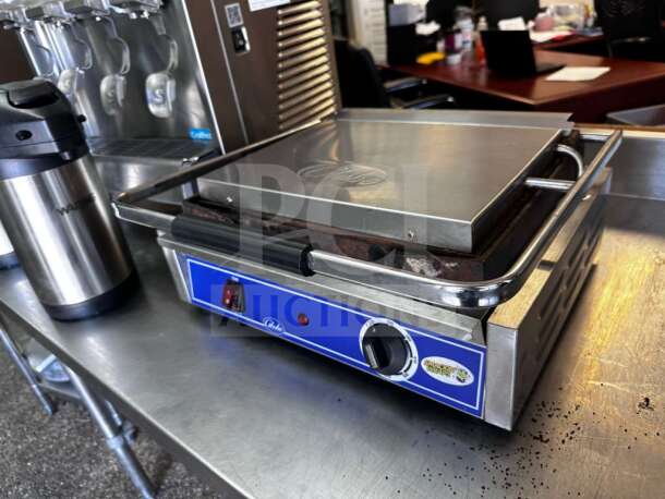 Globe GSG1410 Commercial Panini Grill; smooth iron plates, 14"x10" cooking surface; excellent condition; fully tested.