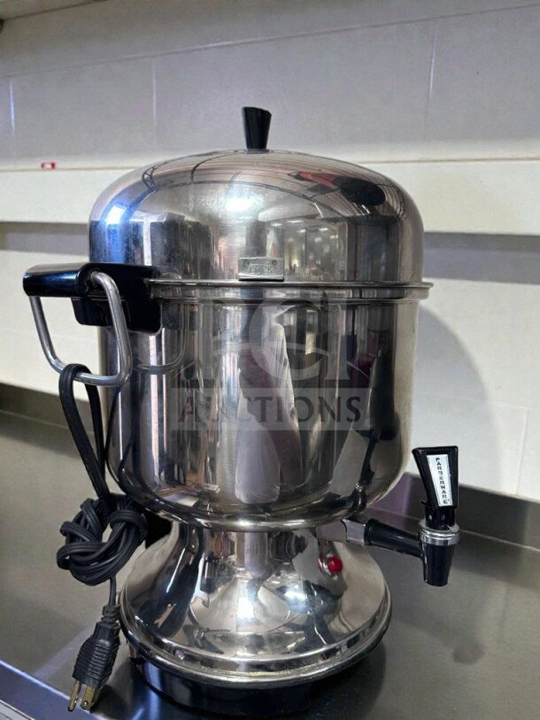 Farberware Commercial Coffee Urn, stainless steel, outstanding condition, 115V, model FAR-S-BEV-0364, fully tested operational.