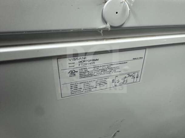 Vissani DCM7QRBWW chest freezer label detailing UL listing, 115V, and model info, in excellent condition.