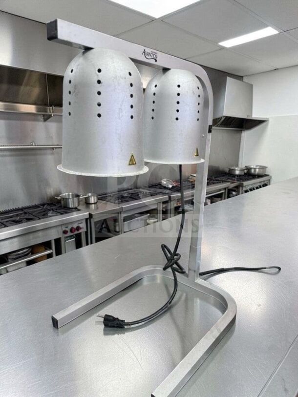 Avantco dual head food heat lamp warmer, countertop model, adjustable stand, 120V, exceptional condition, fully tested.