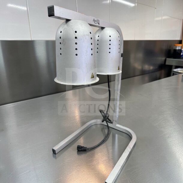 Avantco dual head food heat lamp warmer in excellent condition, adjustable stand, 120V, fully tested, model HT-S-LAMP-0961.