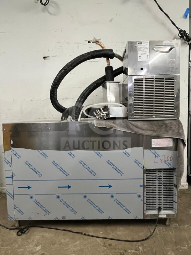 Perlick DDS60 60" black beer dispenser, five 1/4 keg capacity, with hoses. Model DDS60. Appears in good condition.