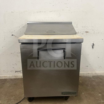 True TSSU-27-08-HC refrigerated sandwich prep table, stainless steel, right hinged door, good condition, 27 7/8" wide.